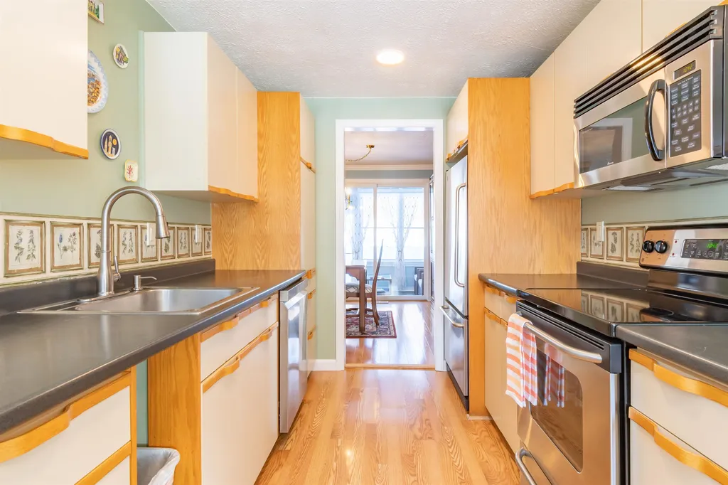 359 Winding Pond Road Londonderry NH 03053