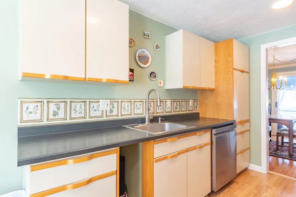 359 Winding Pond Road Londonderry NH 03053