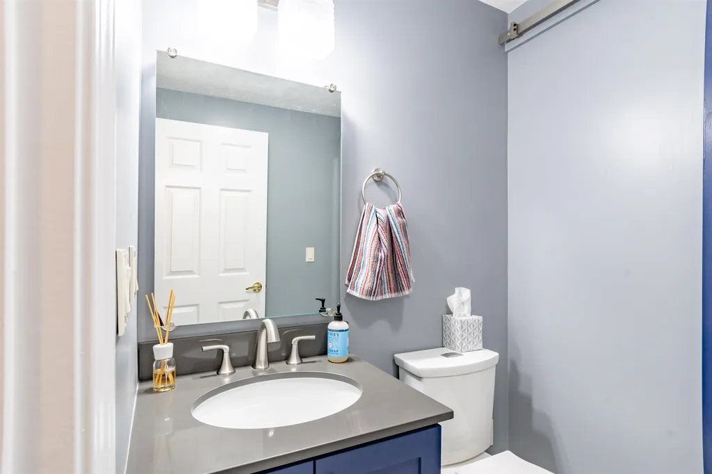 359 Winding Pond Road Londonderry NH 03053