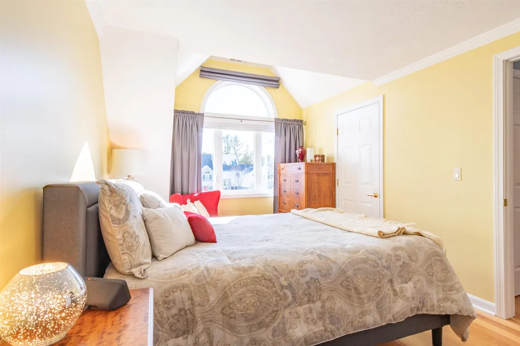 359 Winding Pond Road Londonderry NH 03053