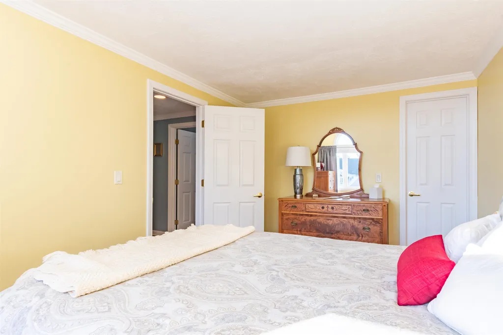 359 Winding Pond Road Londonderry NH 03053
