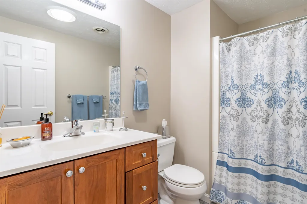 359 Winding Pond Road Londonderry NH 03053