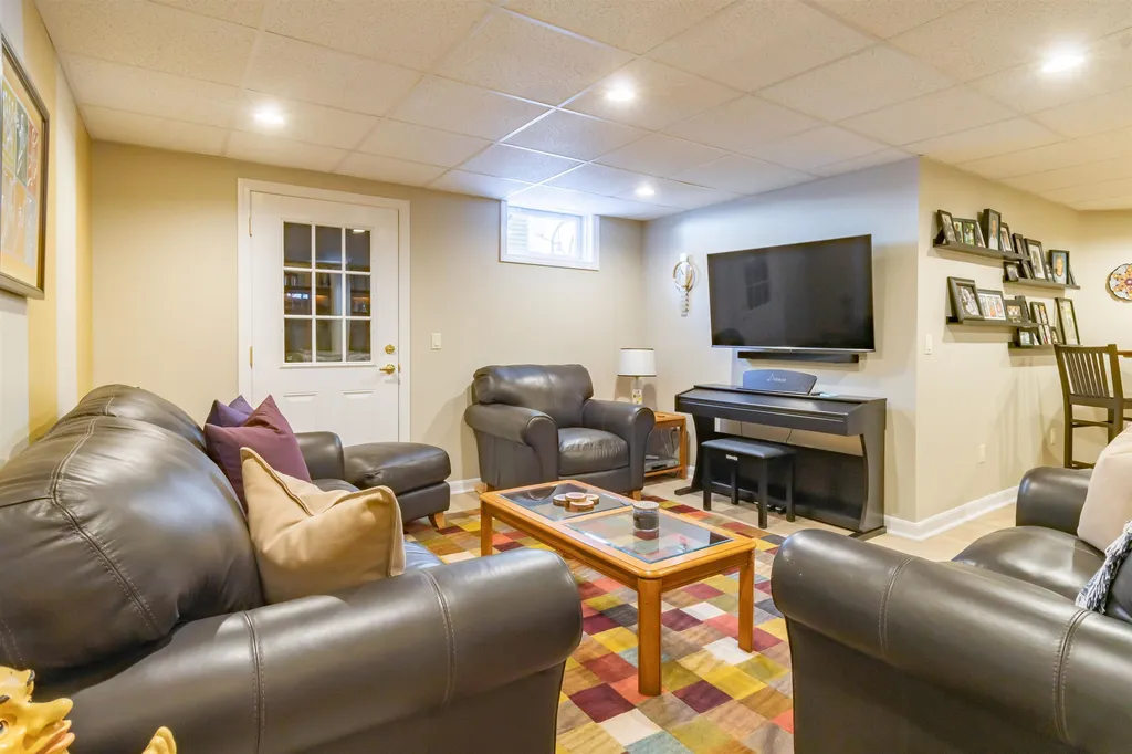 359 Winding Pond Road Londonderry NH 03053
