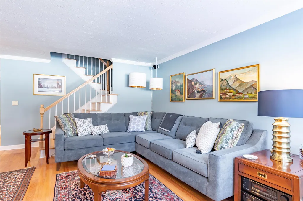 359 Winding Pond Road Londonderry NH 03053