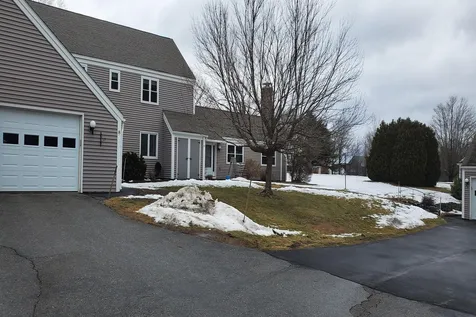 9 Hilltop Place New London NH 03257