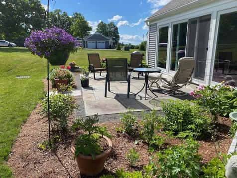 9 Hilltop Place New London NH 03257