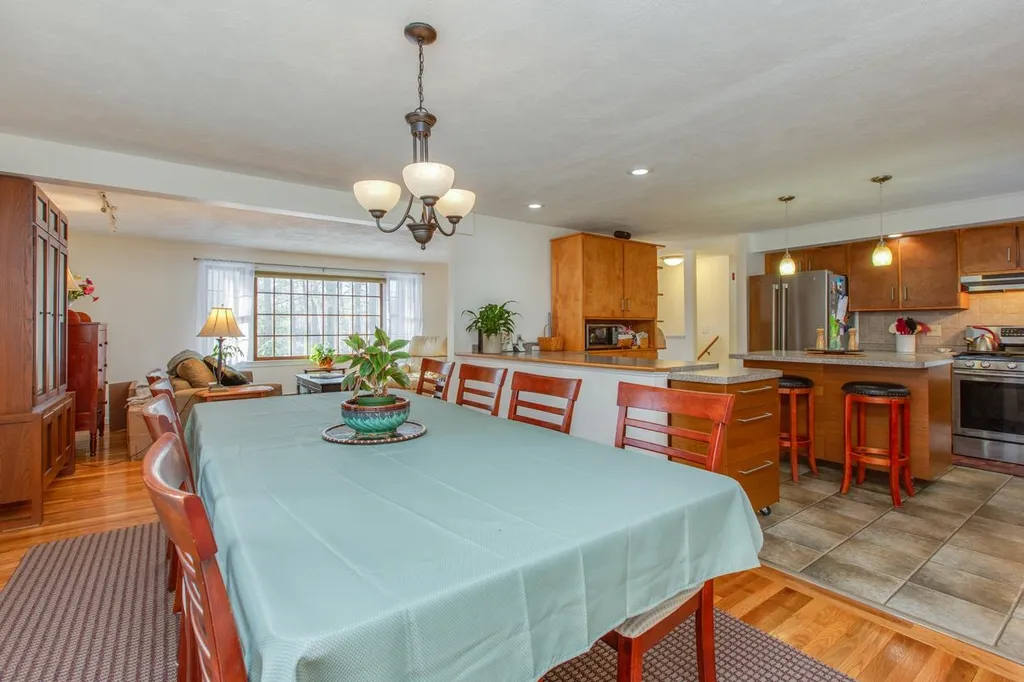 8 Wedgewood Drive Londonderry NH 03053