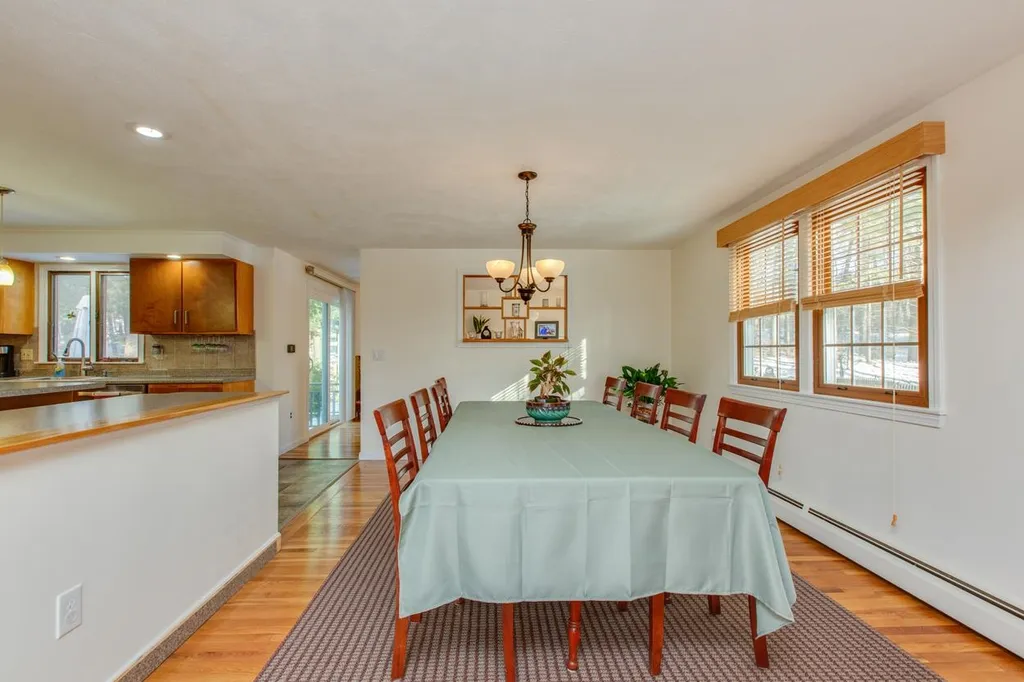 8 Wedgewood Drive Londonderry NH 03053