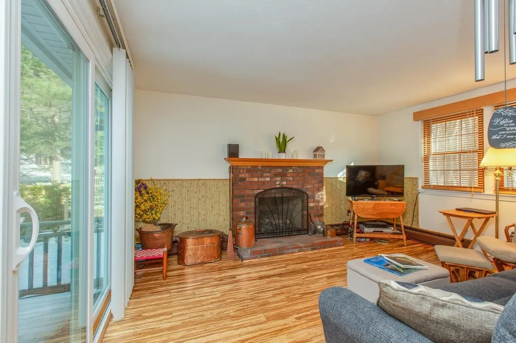 8 Wedgewood Drive Londonderry NH 03053