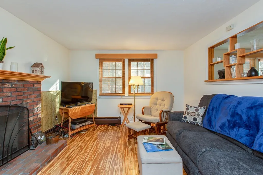 8 Wedgewood Drive Londonderry NH 03053