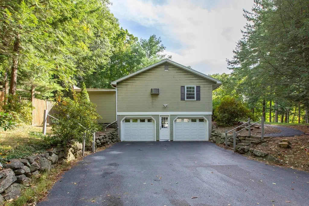 8 Wedgewood Drive Londonderry NH 03053