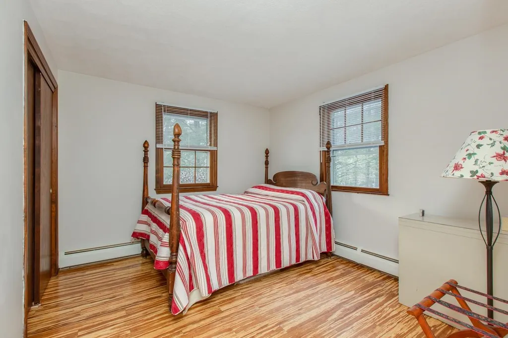 8 Wedgewood Drive Londonderry NH 03053