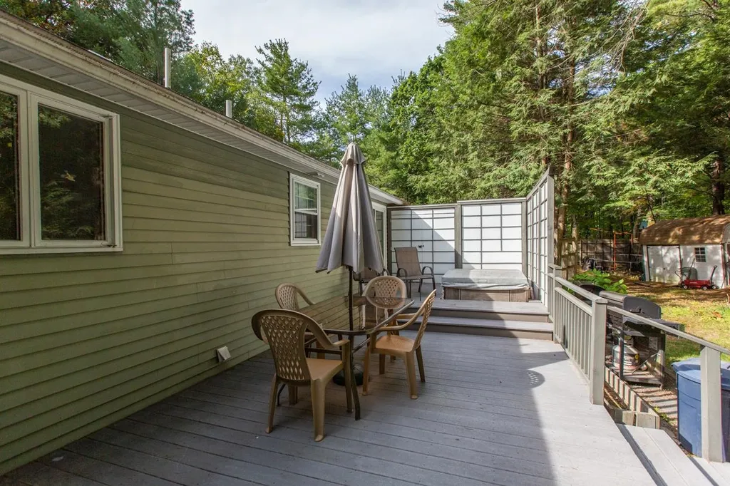 8 Wedgewood Drive Londonderry NH 03053