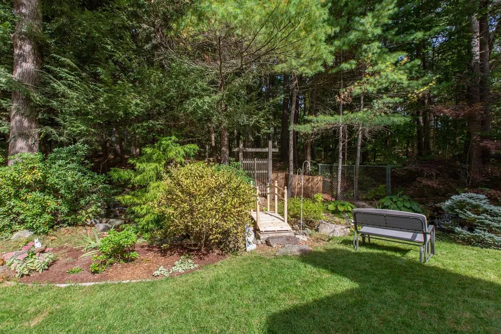 8 Wedgewood Drive Londonderry NH 03053