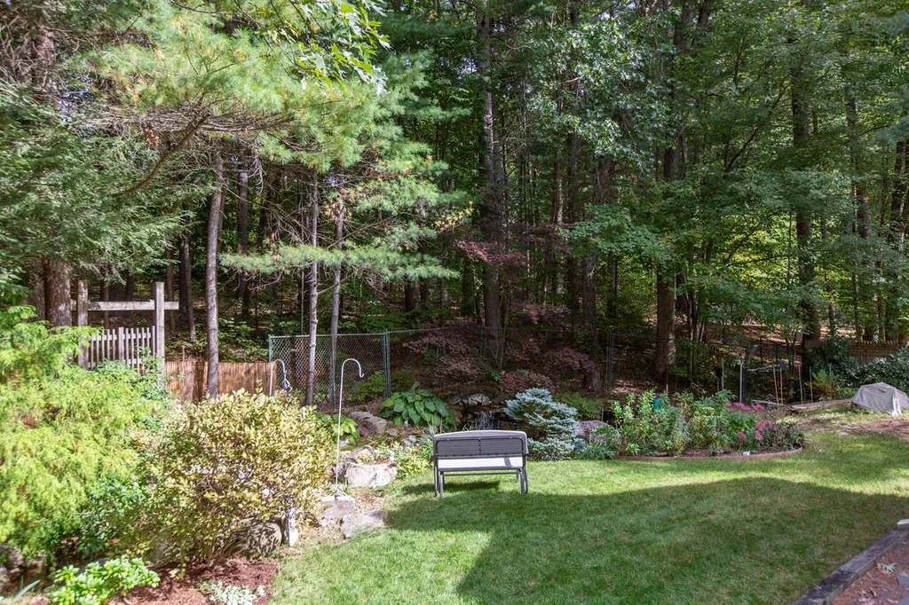 8 Wedgewood Drive Londonderry NH 03053