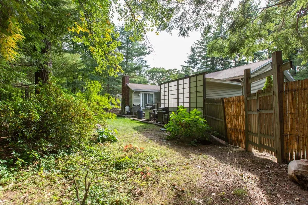 8 Wedgewood Drive Londonderry NH 03053