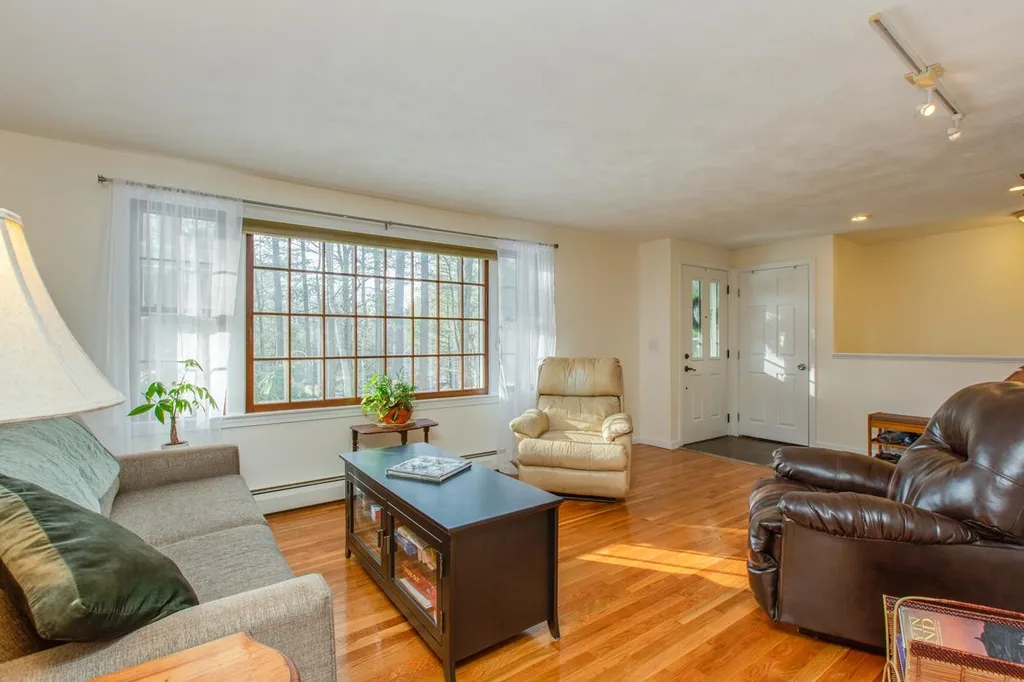 8 Wedgewood Drive Londonderry NH 03053