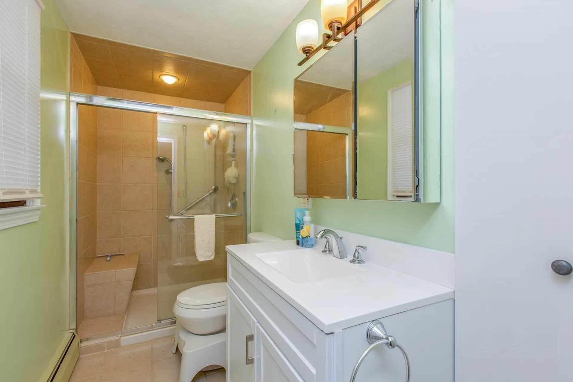 8 Wedgewood Drive Londonderry NH 03053