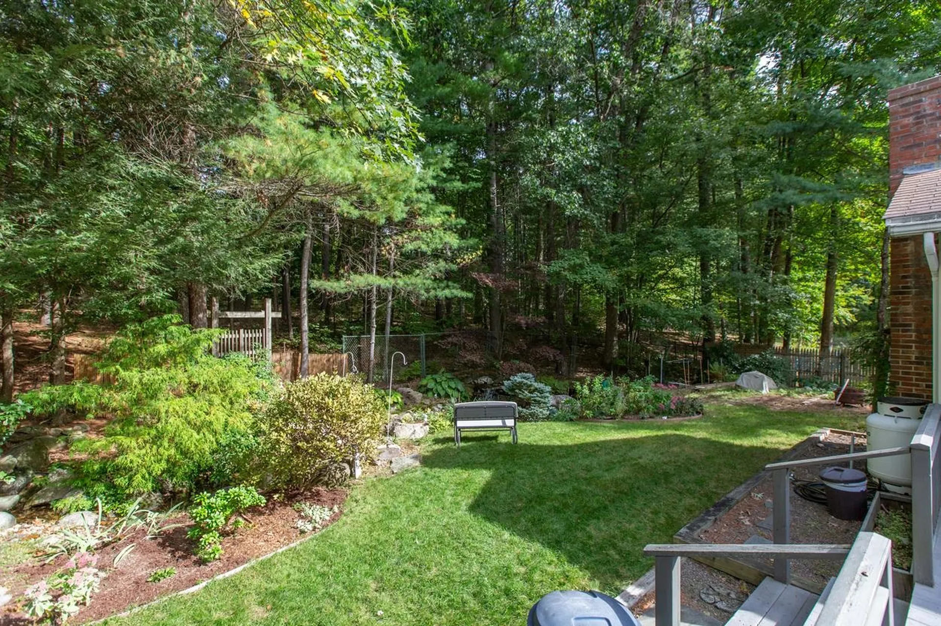 8 Wedgewood Drive Londonderry NH 03053