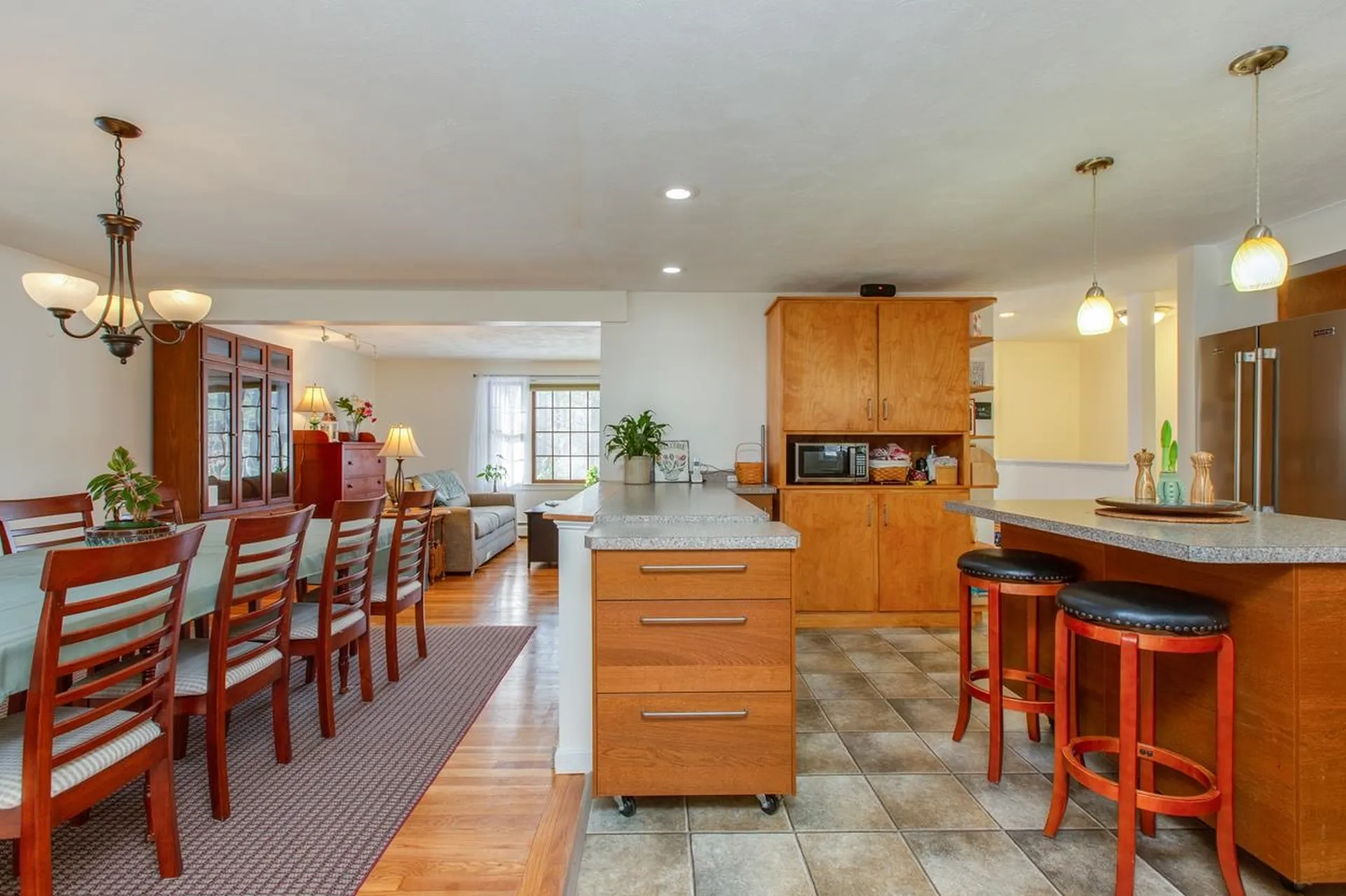 8 Wedgewood Drive Londonderry NH 03053