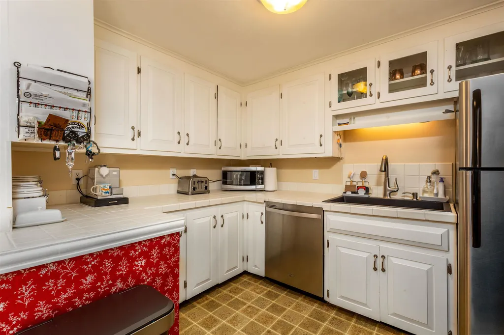 21 Walnut Avenue North Hampton NH 03862