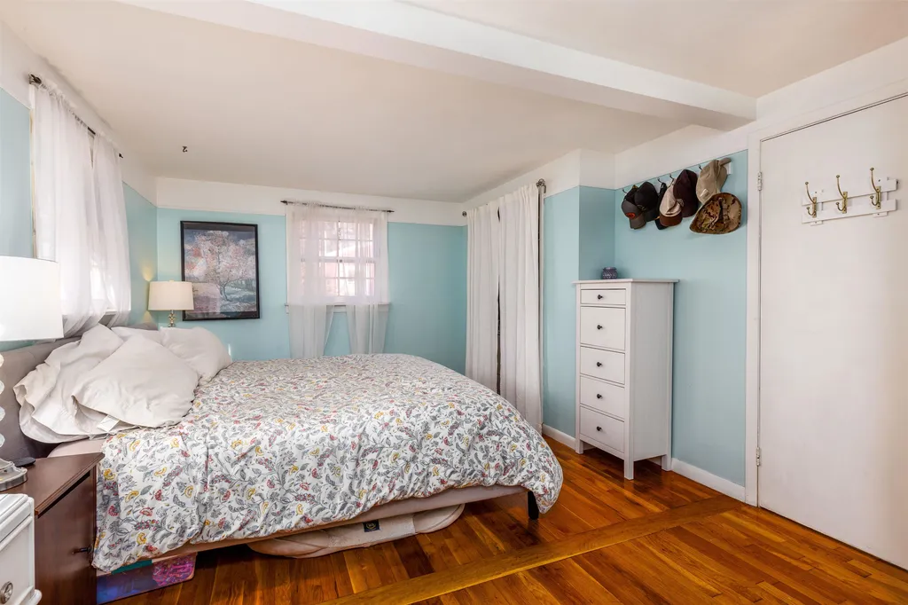 21 Walnut Avenue North Hampton NH 03862