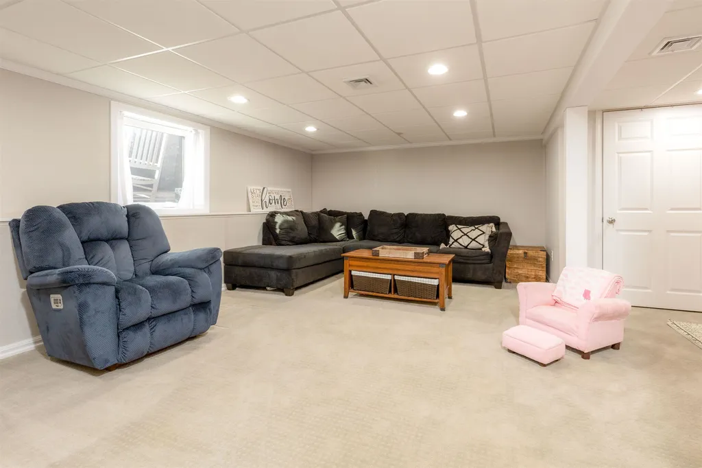 21 Walnut Avenue North Hampton NH 03862