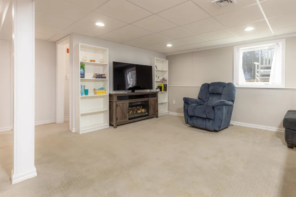 21 Walnut Avenue North Hampton NH 03862