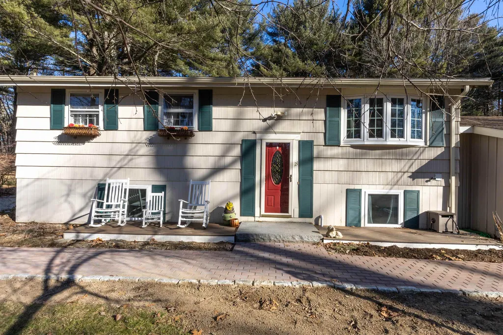 21 Walnut Avenue North Hampton NH 03862