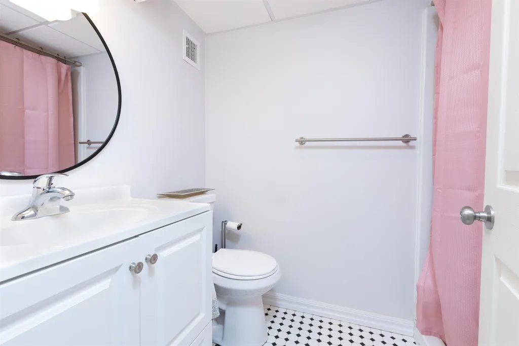 21 Walnut Avenue North Hampton NH 03862