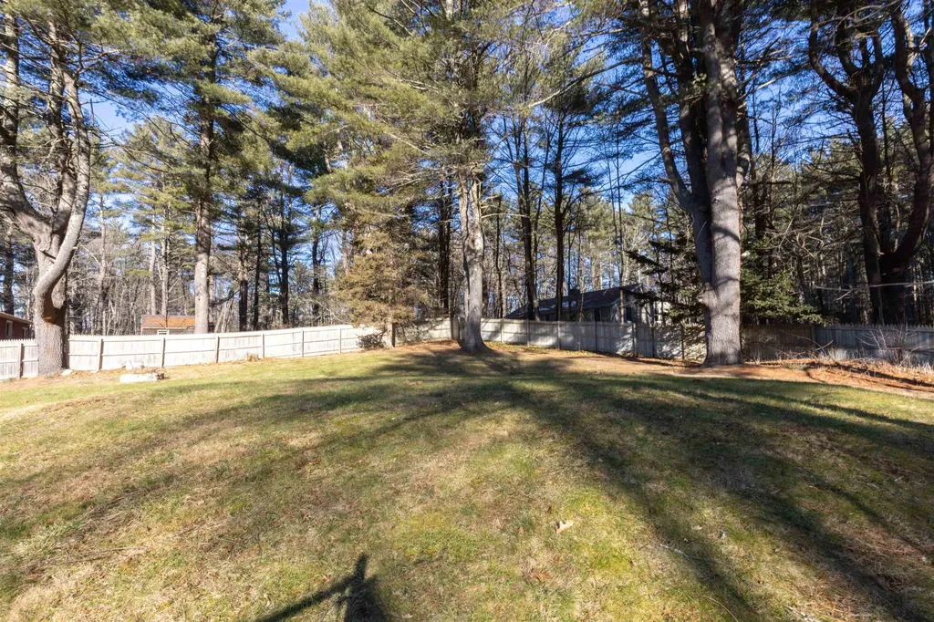 21 Walnut Avenue North Hampton NH 03862