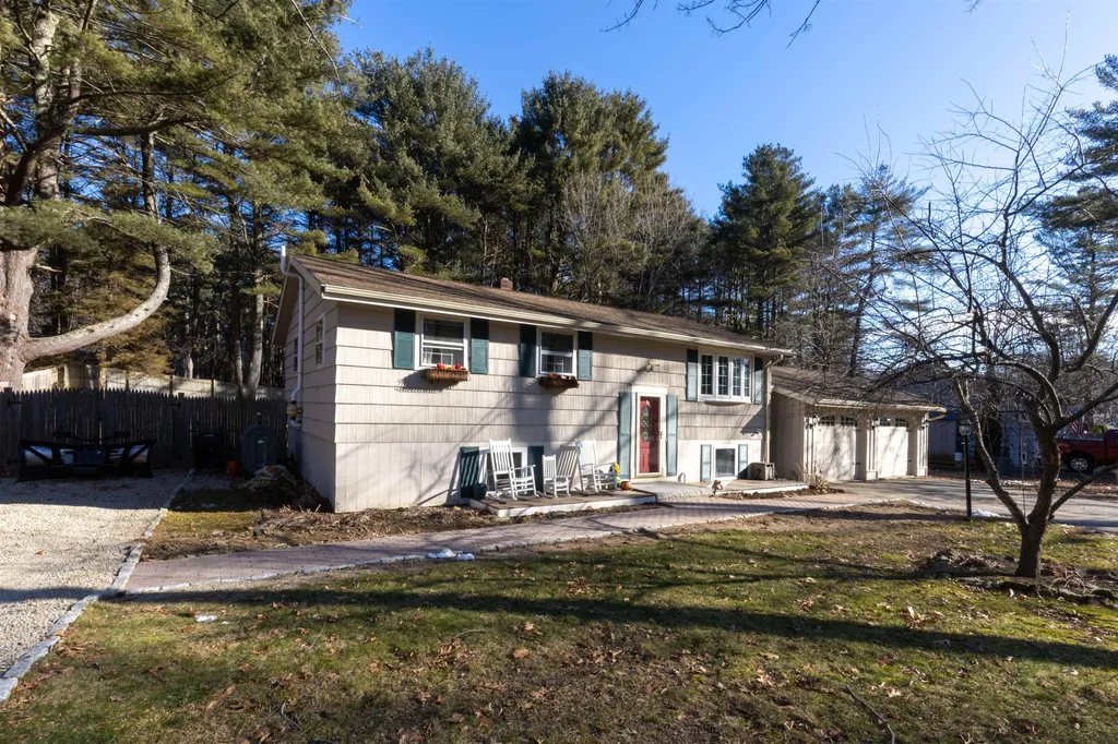 21 Walnut Avenue North Hampton NH 03862