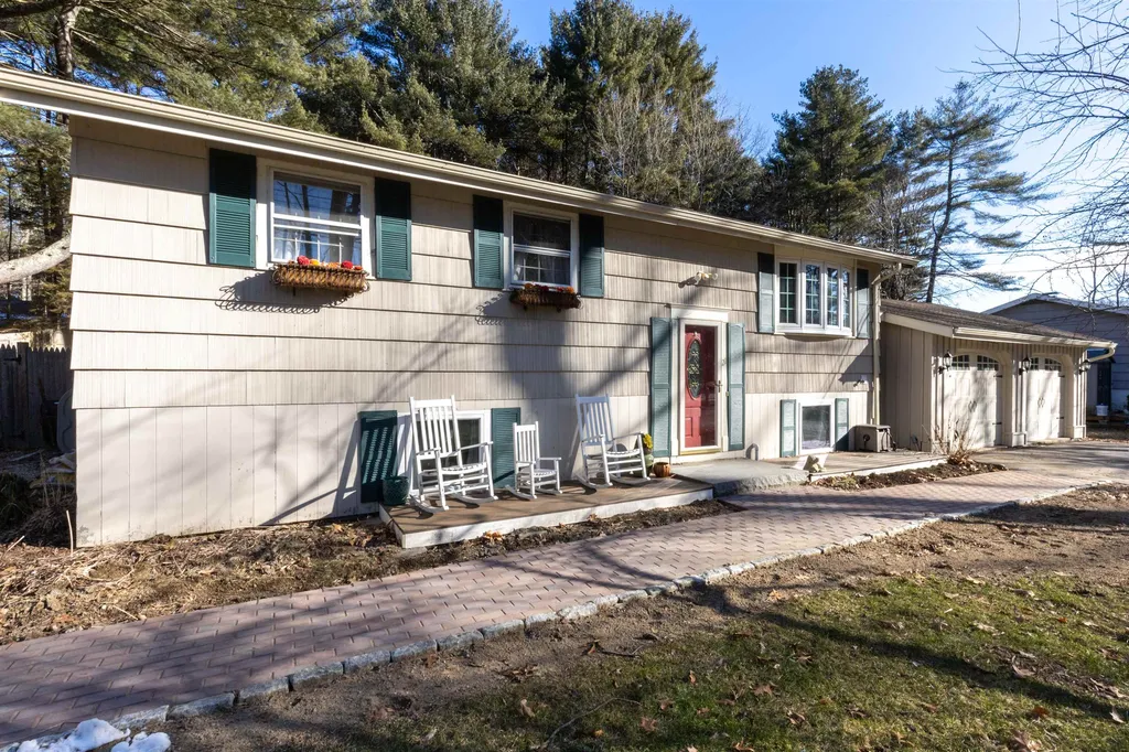 21 Walnut Avenue North Hampton NH 03862