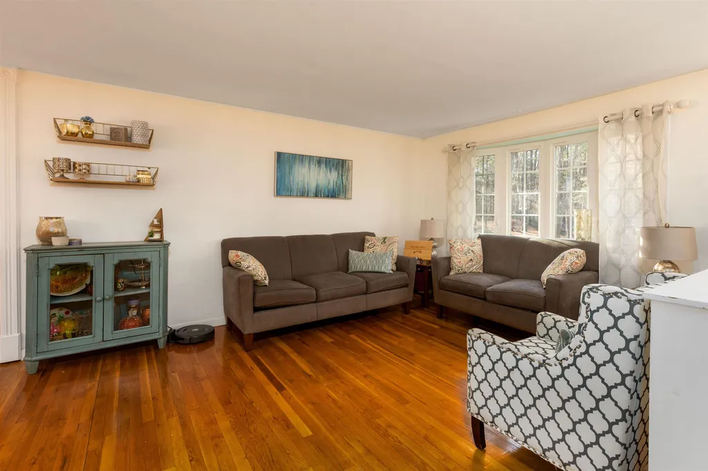 21 Walnut Avenue North Hampton NH 03862