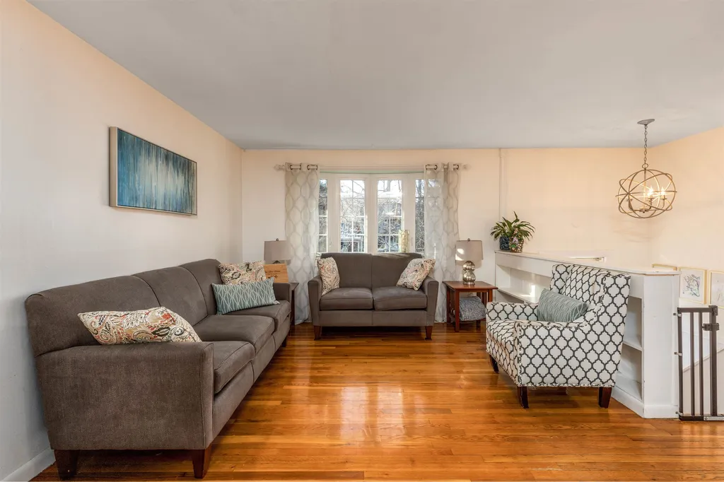 21 Walnut Avenue North Hampton NH 03862