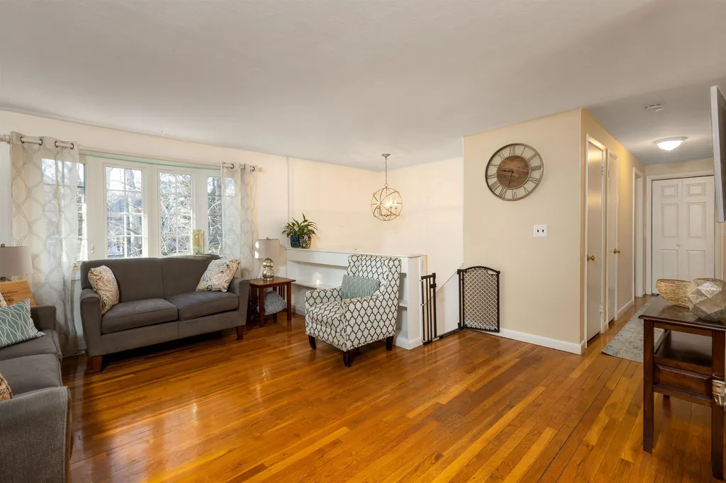 21 Walnut Avenue North Hampton NH 03862