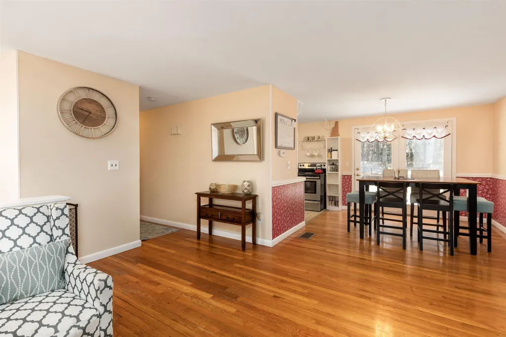 21 Walnut Avenue North Hampton NH 03862