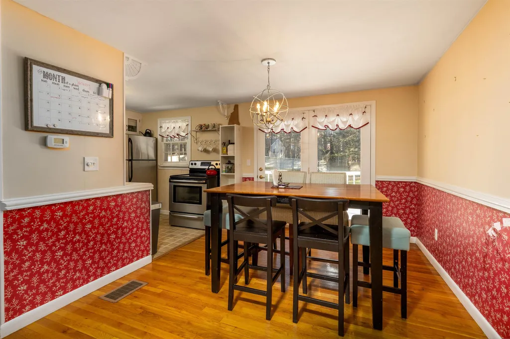 21 Walnut Avenue North Hampton NH 03862