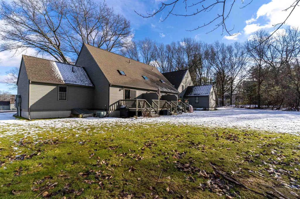 11 Montrose Drive Stratham NH 03885