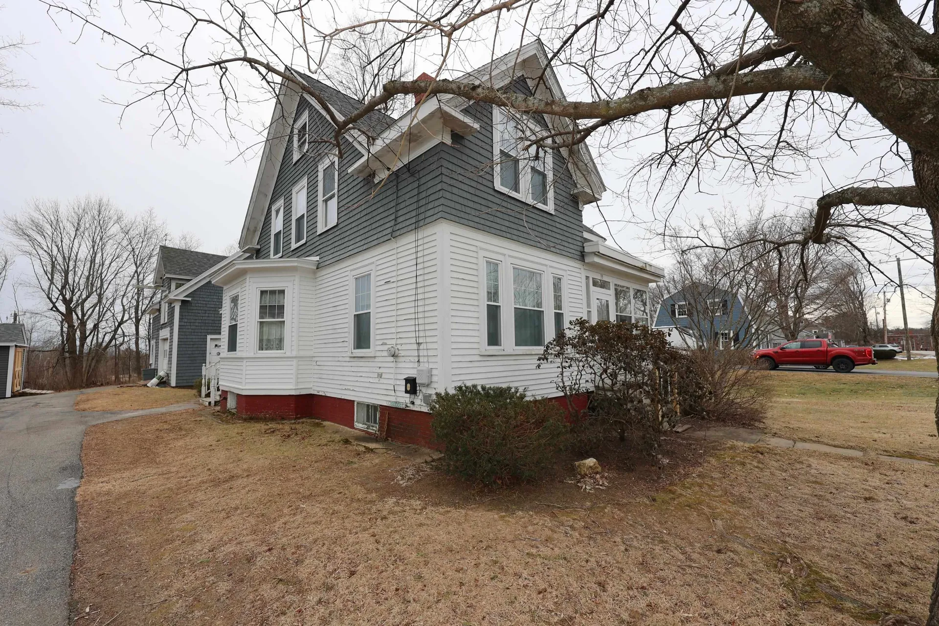 33 Railroad Avenue Rochester NH 03839