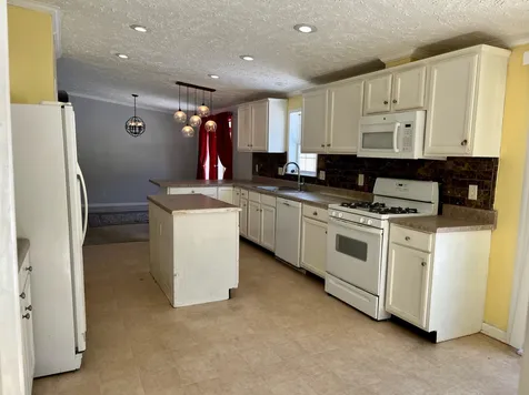7 Welch Lane Raymond NH 03077