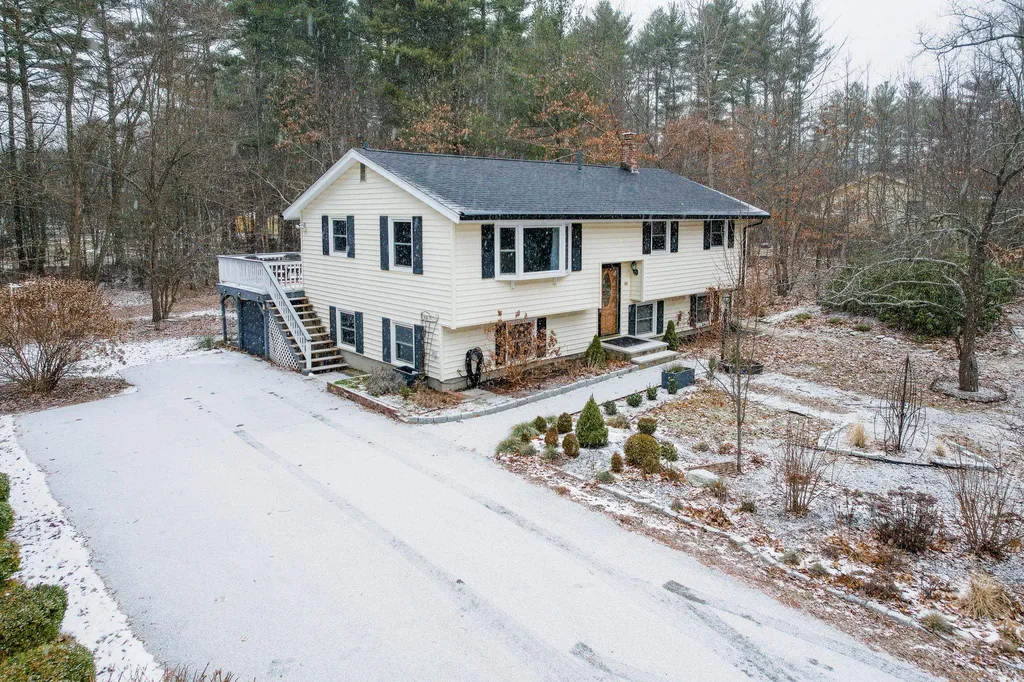 25 Monticello Drive Pelham NH 03076