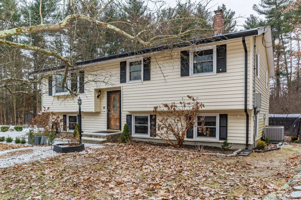 25 Monticello Drive Pelham NH 03076