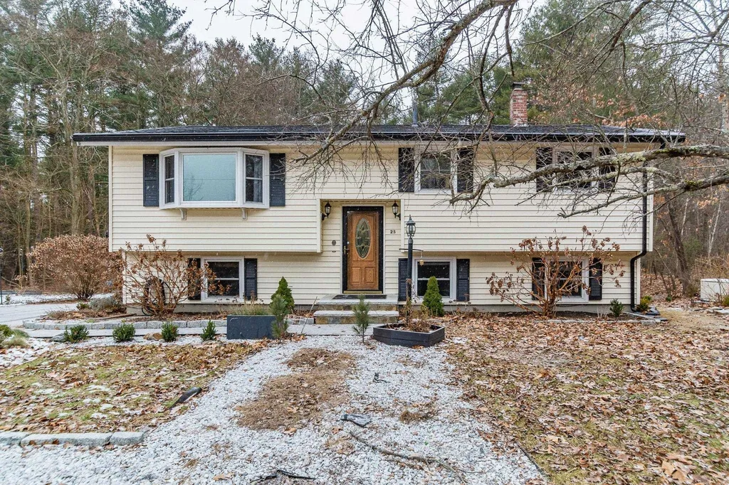25 Monticello Drive Pelham NH 03076