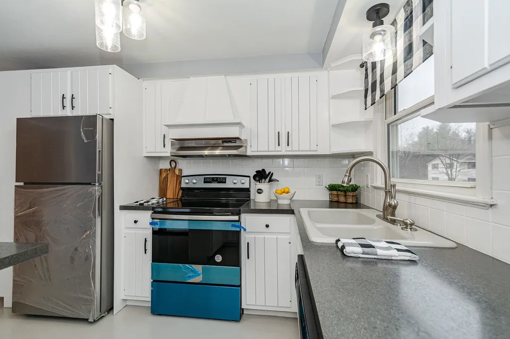 25 Monticello Drive Pelham NH 03076