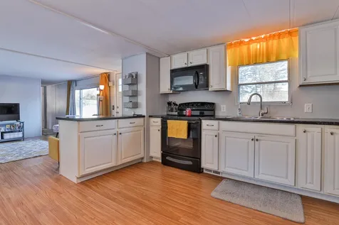 22 Mark Street Nashua NH 03062