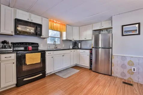 22 Mark Street Nashua NH 03062