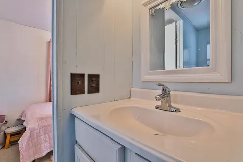 22 Mark Street Nashua NH 03062