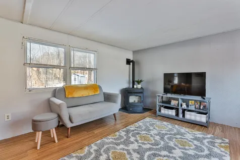 22 Mark Street Nashua NH 03062