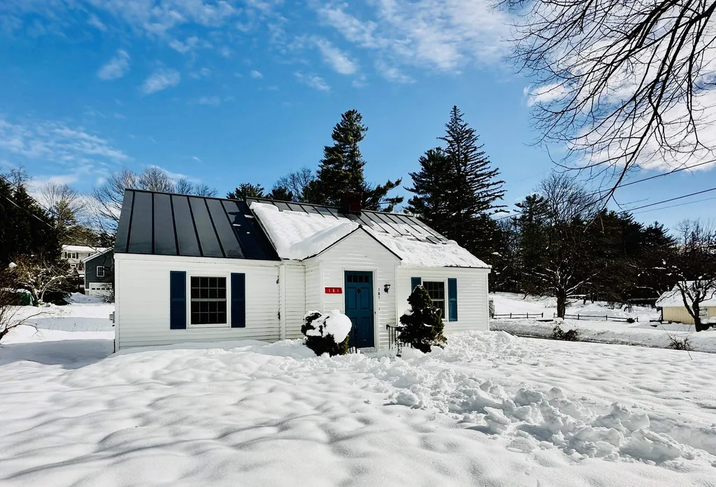 181 Cheney Street Newport NH 03773
